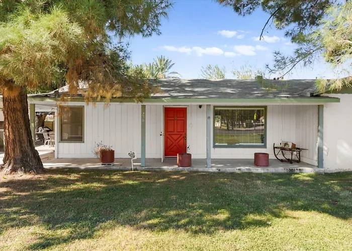 Charming 2-br Backyard Views Holiday home Mesa
