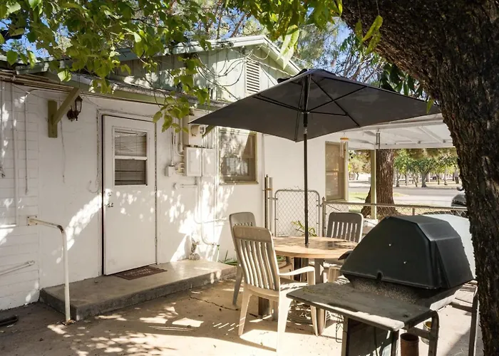 Charming 2-br Backyard Views Mesa